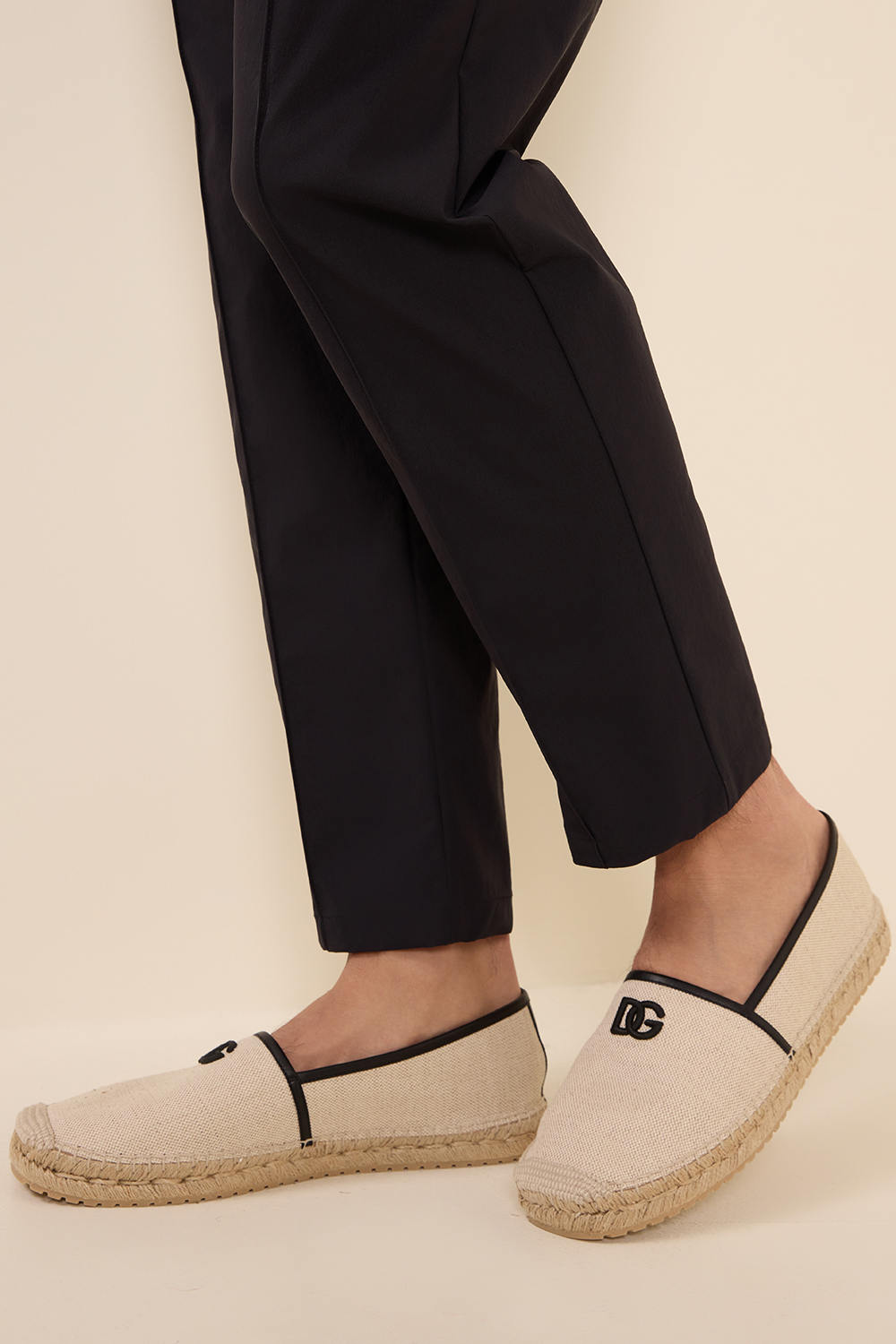 תמונת כל הלוק של נעלי אספדריל